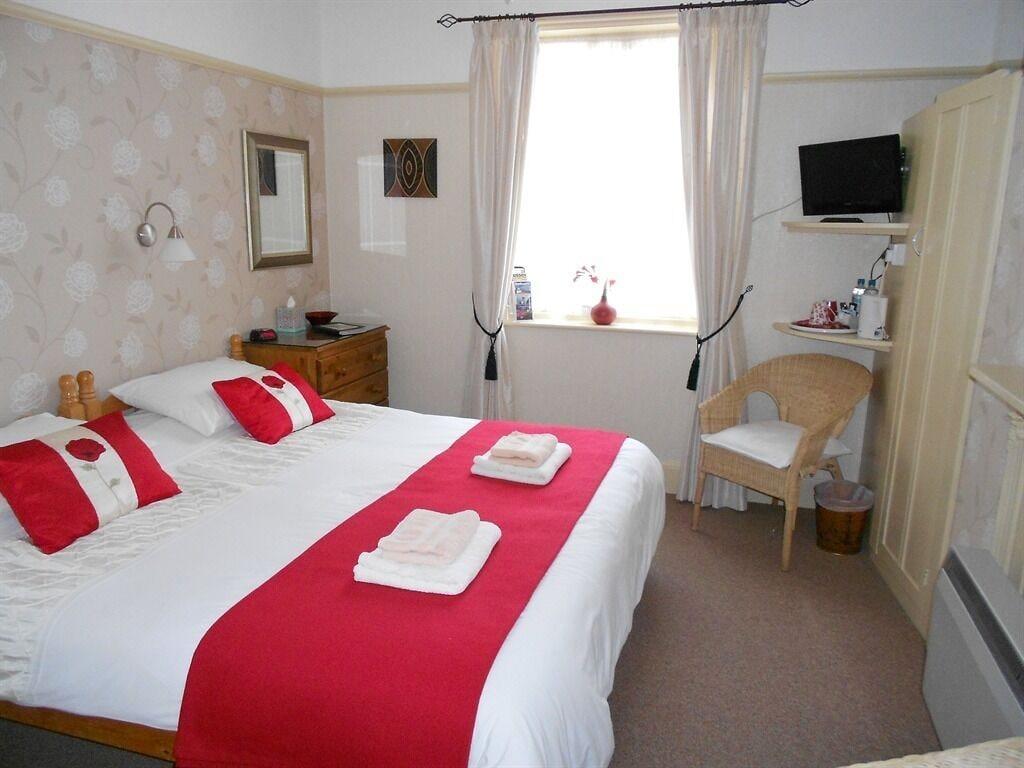 Cromwell House Hotel Eastbourne Bagian luar foto