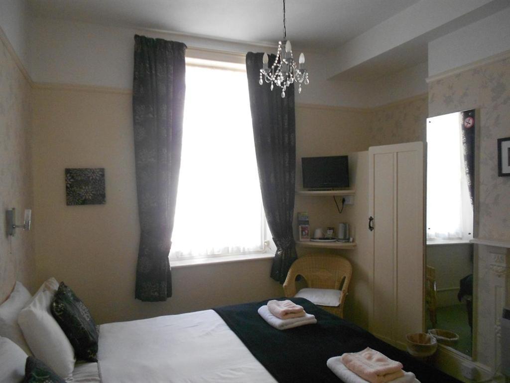 Cromwell House Hotel Eastbourne Bagian luar foto