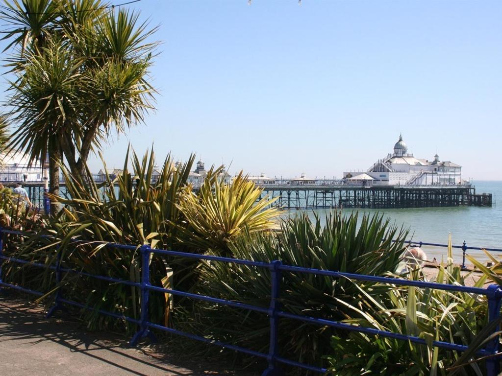 Cromwell House Hotel Eastbourne Bagian luar foto